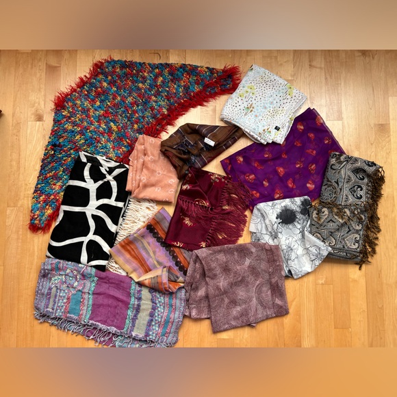 1️⃣2️⃣Lot of 12 Random Scarves-Varying Colors/Sizes/Brands/ Materials/Conditions - Picture 10 of 17